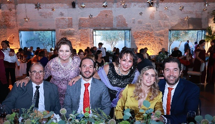  Eduardo Aranda, Roxana González, Santiago Zamanillo, Lila González, Gaby Alvarado y Alejandro Zamanillo.