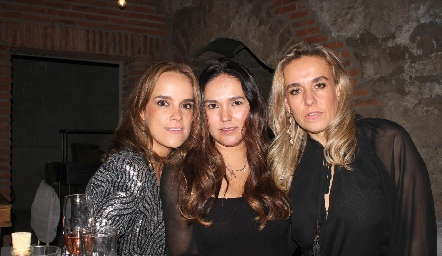  María Sotomayor, Ana Paula Valdés y Mónica Torres.
