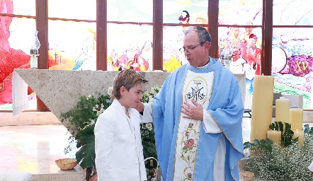 Julián con el Padre Gabriel Del Valle.