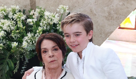  Delfina Zúñiga con su nieto Julián Reverte.