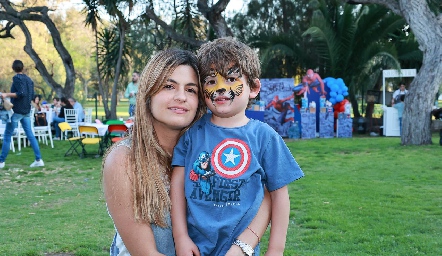  Lucía Cabrera y su hijo Santiago Martínez.