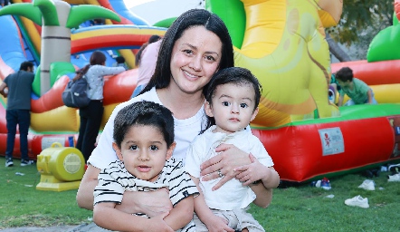  Nury Velázquez, Mario Camberos y Julián Camberos.