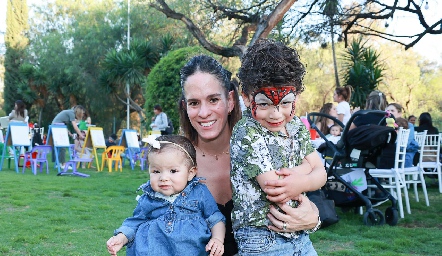  Mariana Castillos, María José y Mariano Molla.