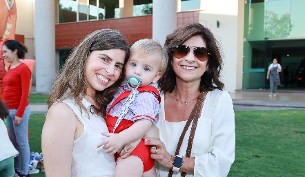  Isa Garza, Jorge Meade Garza y Lucía Escobedo.