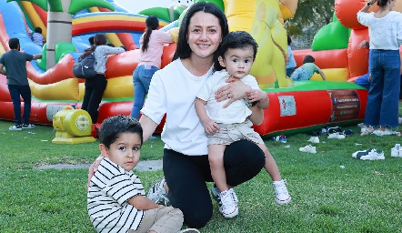  Nury Velázquez, Mario Camberos y Julián Camberos.