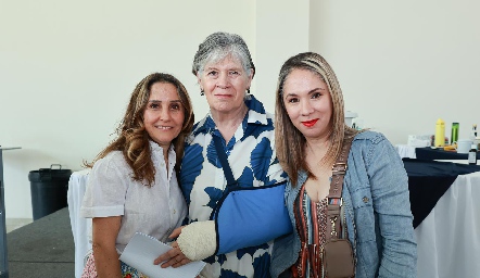 Martha Chalita, Magdalena Viramontes y Sofía Orozco.