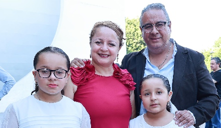  Laura Macías, Memo López, Mariana López y Marijó López.