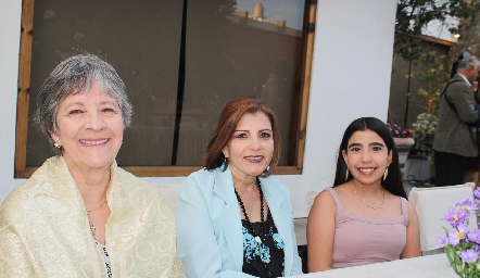  Diana Rodríguez, Mónica Palacios y Mariana Palacios.