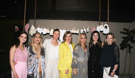  Adriana Olmos, Mimí de la Fuente, Francine Coulon, Vero Hinojosa, Mimí Hinojosa, Lucrecia García y Belén García.