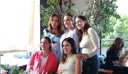  Lorena Herrera, María Ciuffardi, Silvia Guel, Mimí Navarro y Ana Rodríguez.