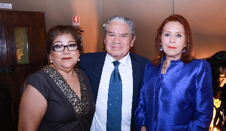  Graciela Martínez de Longoria, Arnulfo Longoria y Oli Longoria.