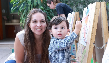  María Leal con su hijo Tiago.