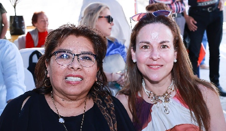  Carmelita Vázquez y Diana Guel.