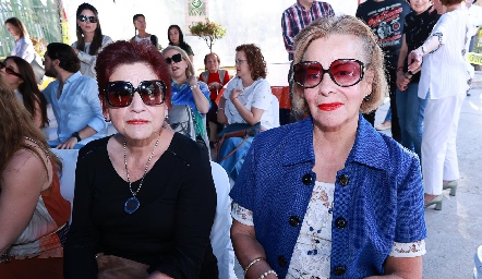  Adela Martínez y Chela Berrones.