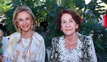 Gloria Estrada y Elisa Ortega.