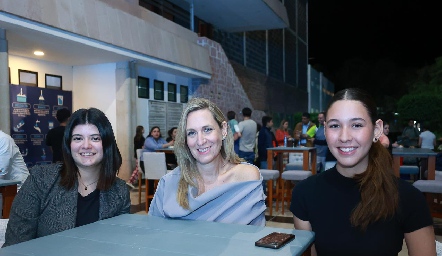  Valeria Ruiz, Mónica Rodríguez y Montserrat Haro.