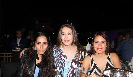  Karen Lozano, Pili Acosta y María Elena Rodríguez.