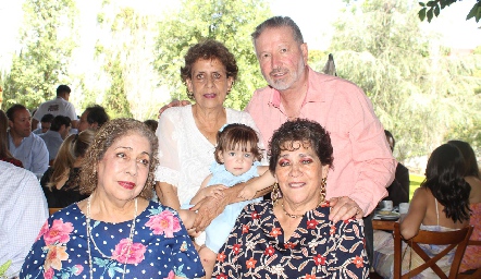  Isabel Torres Corzo, Carmen Torres Corzo, Emilia, Patricia Torres Corzo y Jaime Alvarado.
