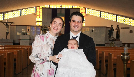  Tere Ledezma y Luis Torres con su hijo Luis.