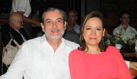  Ricardo Ledezma y Patricia Silva.