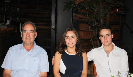  Ricardo Raymond, Laura Acosta y José María Raymond.