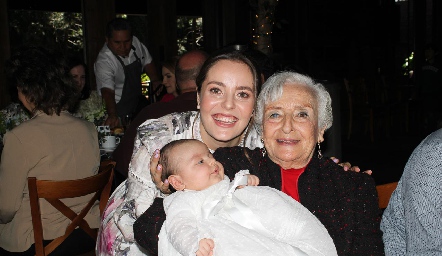  Tere Ledezma y Maribel Gallegos de Ledezma con Luis.