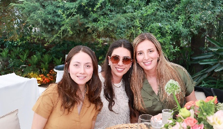  Nayelli Maya, Cristina Lorca y Gabriela Del Valle.
