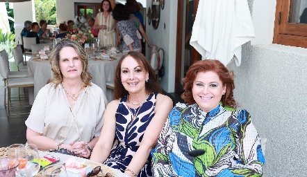  Carmen de Velasco, Leticia Castro y Laura Rodríguez.