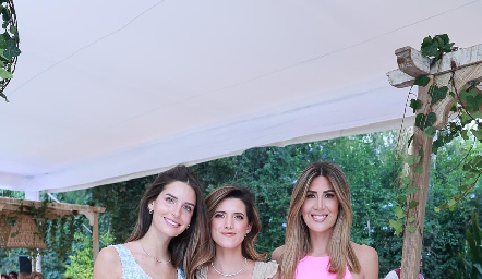  Ana Victoria de la Rosa, Fabiola Hernández y Martha de la Rosa.