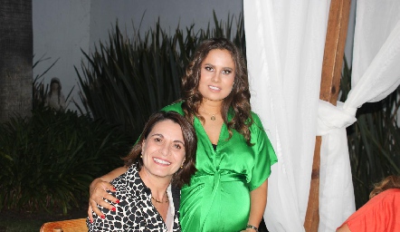 Lupita Bárcena y Nuria Alcalde.