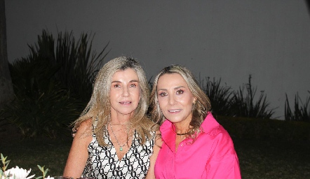   Márgara García de Herrera y Roxana Serna de Alcalde, abuelas de Jacinta.