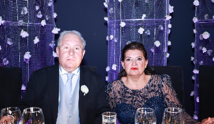  German Sthal y María Concepción Garza de Sthal, papás de la novia.