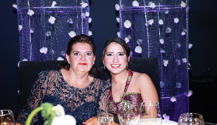  María Concepción Garza de Sthal y Laura Sthal.