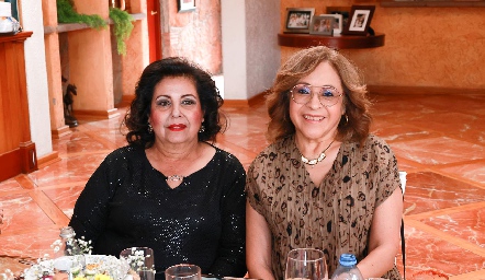  Claudia Danber y Vicky Fernández.