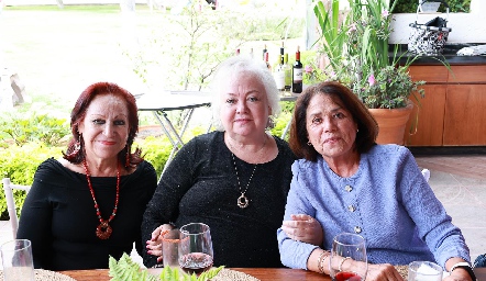  María Teresa Rodríguez, Angelita Canales y Coco Rangel.