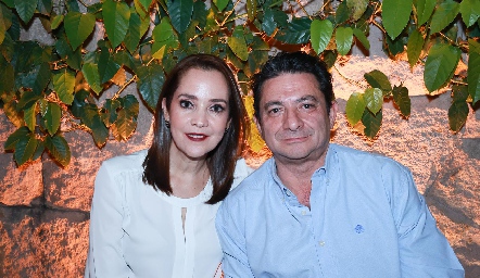  Graciela López y Javier Álvarez, papás de la novia.