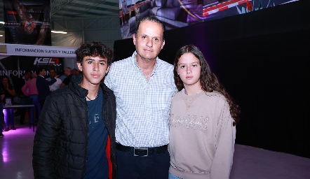 Max, Max y Ana Torre.