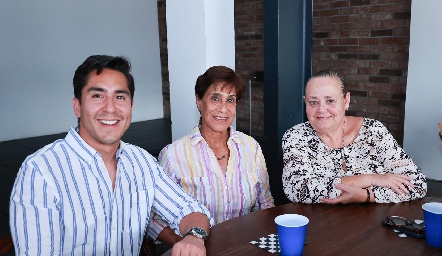  Edgardo Olvera, Elvia López y Maruca Cuétara.