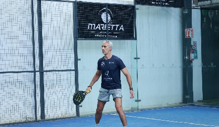  Óscar Estrada.
