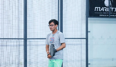 Russell Almendárez.