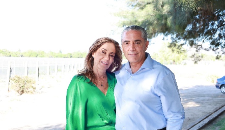  Mónica Gaviño de Serrano y Gerardo Serrano.