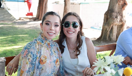  Natalia y Romina Gaviño Álvarez.