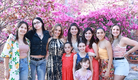  Daniela Ornelas, Emma Lastras, Flor Rosillo, Tere Cadena, Anilú Pérez, Sofía Díaz de León, Lucy Santos, Inés Mier, María Mier y Emilia Lastras.