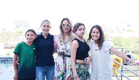  Joaquina, Rosalba, Synthia González, Abril Ciuffardi y Patricia González.