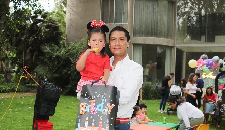  Alejandro Díaz con su sobrina Rania.