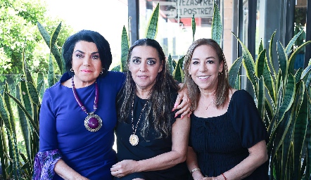  Yoya González, Laura Ríos y Elena Ríos.