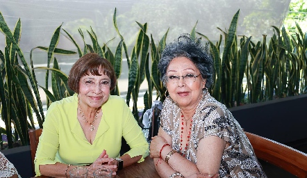  Martha Pilar y Juana María.