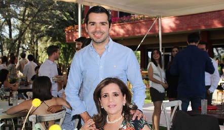  Rodrigo Pérez y su mamá Ana Emelia Tobías.