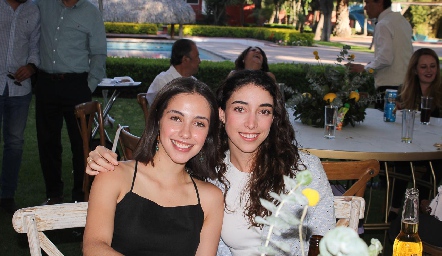  Valeria Navarro y Paula Pérez.