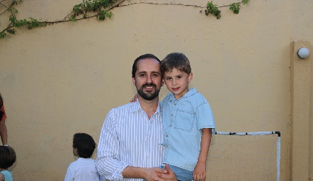  Memo Romo con su hijo Guillermo.